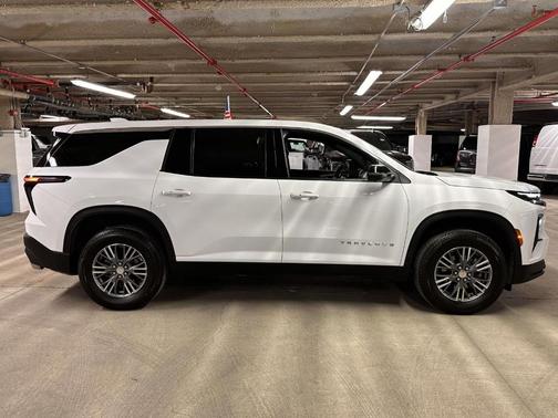 Summit White 2024 Chevrolet Traverse LS