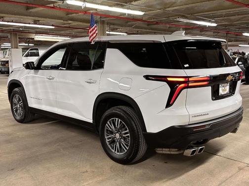 Summit White 2024 Chevrolet Traverse LS