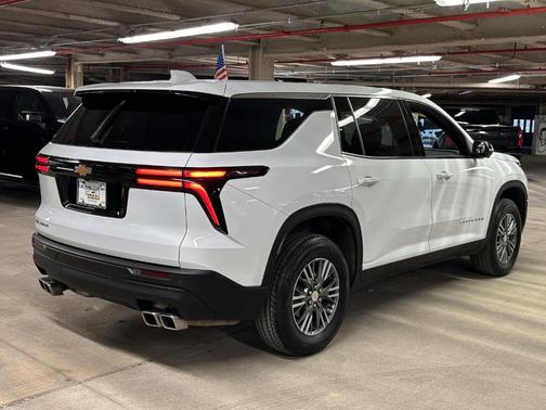 Summit White 2024 Chevrolet Traverse LS