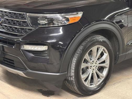 Black Metallic 2022 Ford Explorer XLT