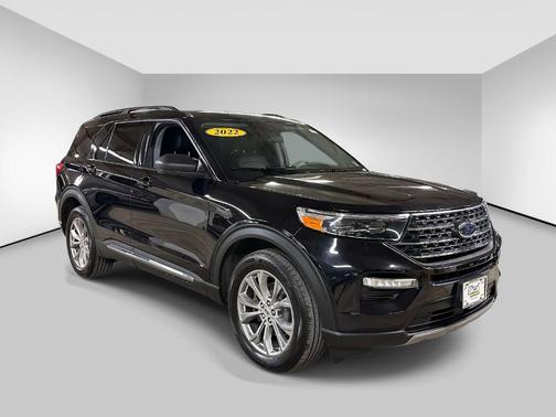 Black Metallic 2022 Ford Explorer XLT
