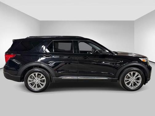Black Metallic 2022 Ford Explorer XLT