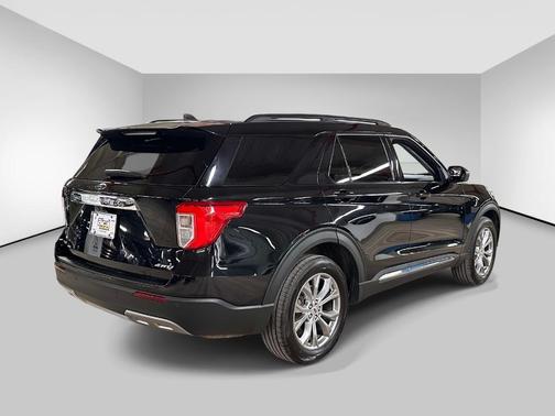 Black Metallic 2022 Ford Explorer XLT