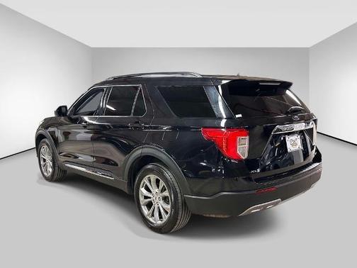 Black Metallic 2022 Ford Explorer XLT