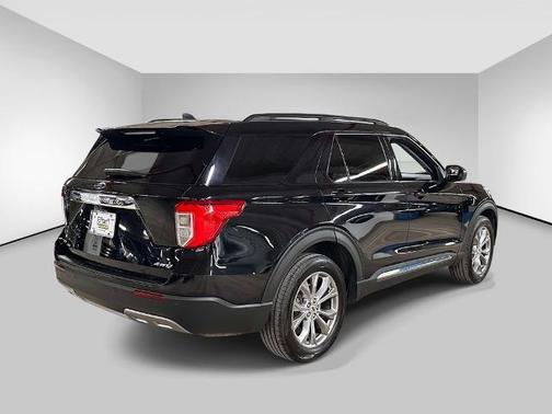 Black Metallic 2022 Ford Explorer XLT