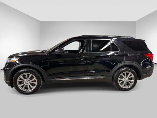 Black Metallic 2022 Ford Explorer XLT