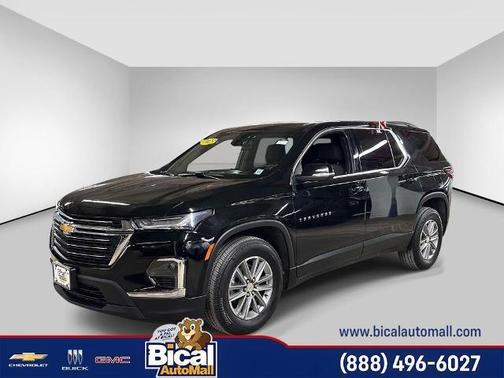 Mosaic Black Metallic 2023 Chevrolet Traverse LT Cloth