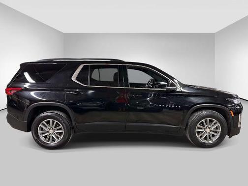 Mosaic Black Metallic 2023 Chevrolet Traverse LT Cloth
