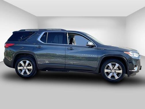 Photo 4 of 33 of 2019 Chevrolet Traverse LT Leather