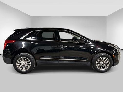 Stellar Black Metallic 2018 Cadillac XT5 Luxury