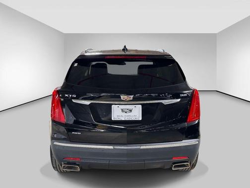 Stellar Black Metallic 2018 Cadillac XT5 Luxury