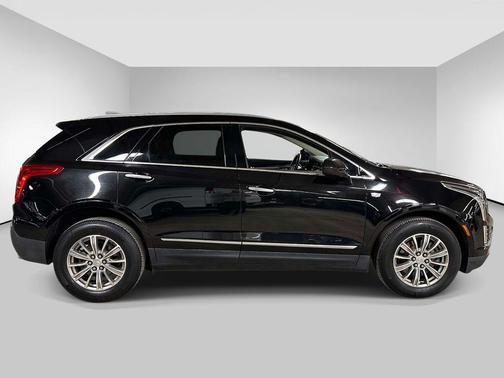 Stellar Black Metallic 2018 Cadillac XT5 Luxury