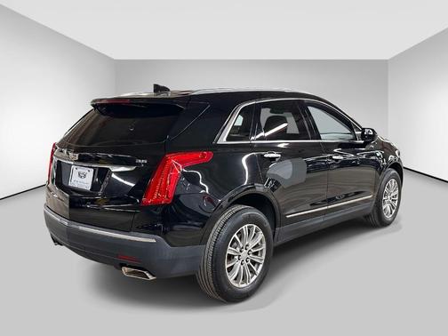 Stellar Black Metallic 2018 Cadillac XT5 Luxury