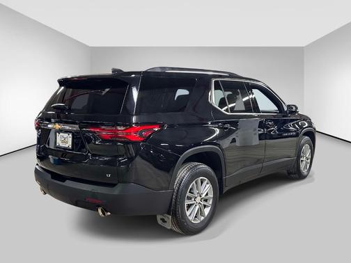Mosaic Black Metallic 2023 Chevrolet Traverse LT Cloth