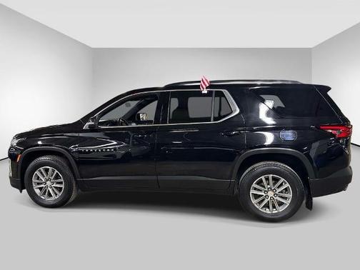 Mosaic Black Metallic 2023 Chevrolet Traverse LT Cloth