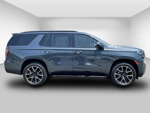 Photo 4 of 33 of 2021 Chevrolet Tahoe RST