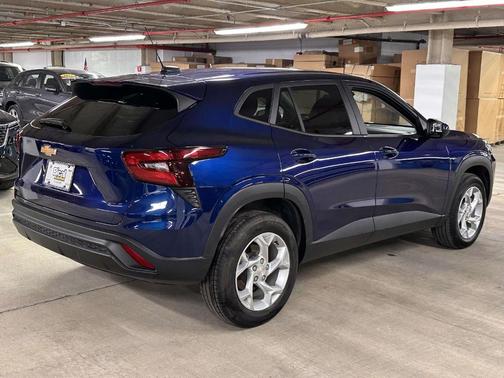 Blue Glow Metallic 2024 Chevrolet Trax LS