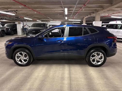 Blue Glow Metallic 2024 Chevrolet Trax LS