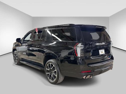 2025 Chevrolet Suburban RST