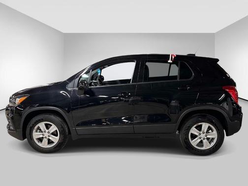 Mosaic Black Metallic 2022 Chevrolet Trax LS