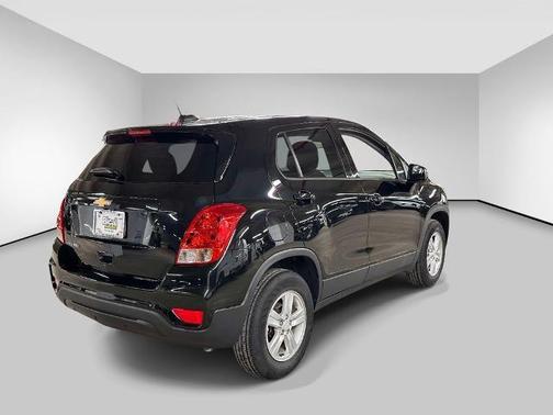 Mosaic Black Metallic 2022 Chevrolet Trax LS