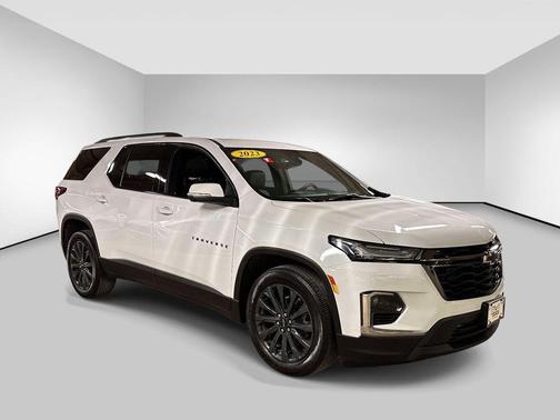 Summit White 2023 Chevrolet Traverse RS