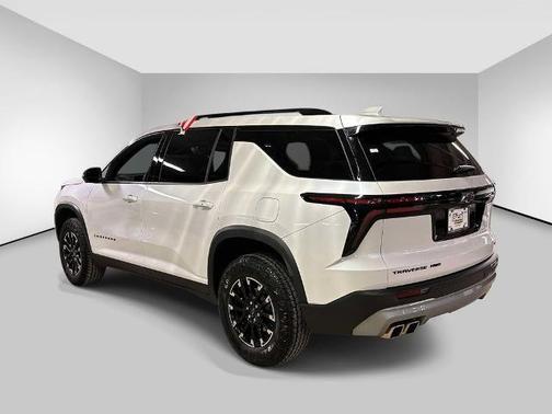 Iridescent Pearl Tricoat 2024 Chevrolet Traverse Z71