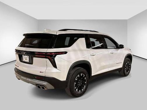 Iridescent Pearl Tricoat 2024 Chevrolet Traverse Z71