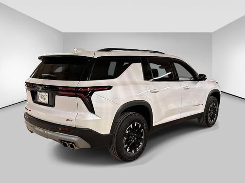 Iridescent Pearl Tricoat 2024 Chevrolet Traverse Z71