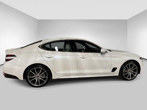 Uyuni White 2023 Genesis G70 2.0T