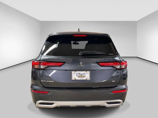 Gray 2024 Mitsubishi Outlander SE
