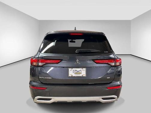 Gray 2024 Mitsubishi Outlander SE