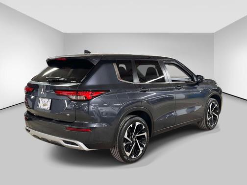 Gray 2024 Mitsubishi Outlander SE