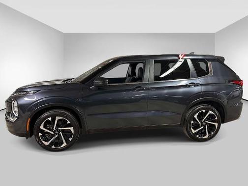 Gray 2024 Mitsubishi Outlander SE