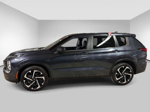 Gray 2024 Mitsubishi Outlander SE