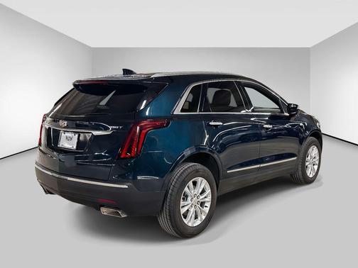 Emerald 2024 Cadillac XT5 Luxury