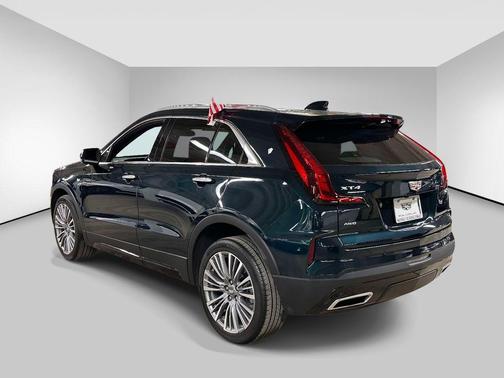Emerald 2024 Cadillac XT4 Premium Luxury