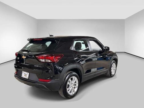 Mosaic Black Metallic 2023 Chevrolet Trailblazer LS