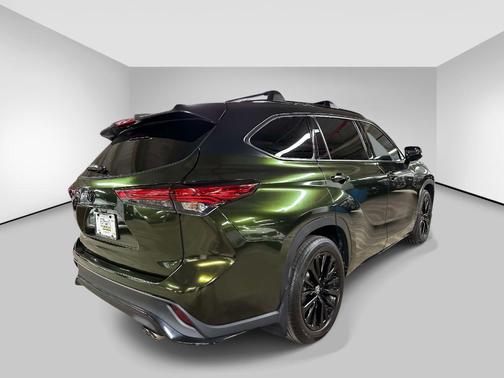 Magnetic Gray Metallic 2023 Toyota Highlander XSE