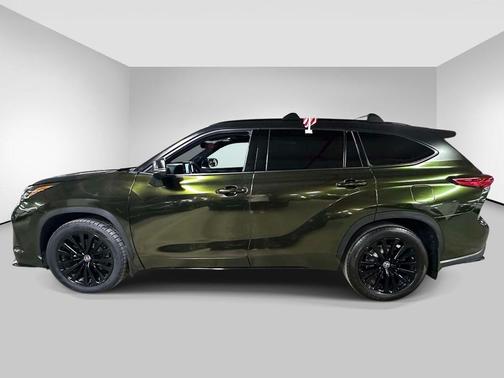 Magnetic Gray Metallic 2023 Toyota Highlander XSE