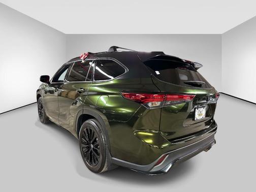 Magnetic Gray Metallic 2023 Toyota Highlander XSE