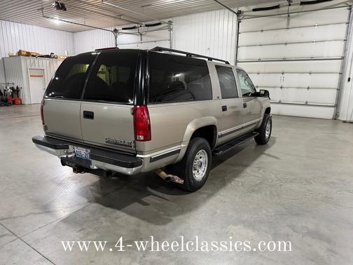 1999 Chevrolet Suburban 2500 LT