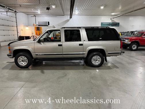 1999 Chevrolet Suburban 2500 LT