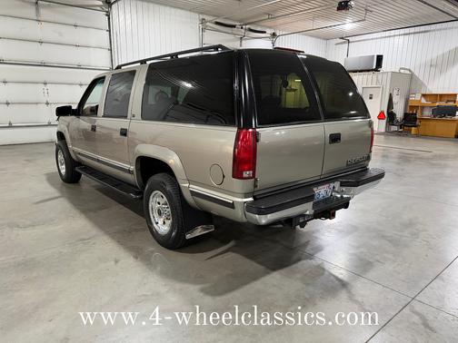 1999 Chevrolet Suburban 2500 LT