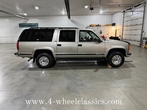 1999 Chevrolet Suburban 2500 LT