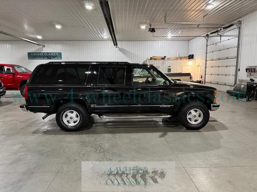 1996 Chevrolet Suburban 2500 LT