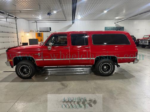 Red 1988 Chevrolet Suburban V1500