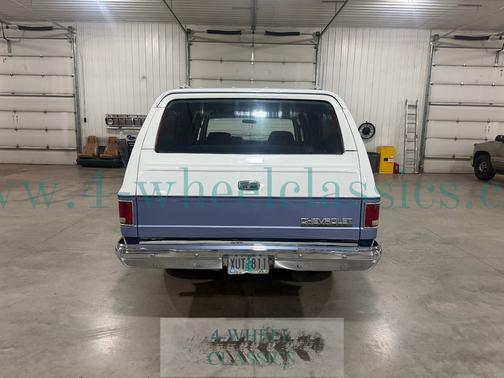 White & Blue 1990 Chevrolet Suburban 1500