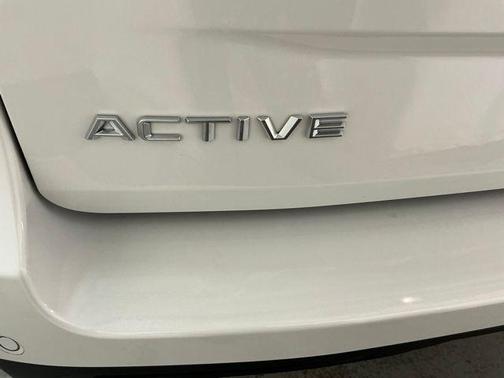 Star White Metallic Tri-Coat 2026 Ford Expedition Active