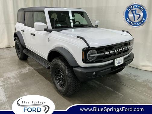 Oxford White 2026 Ford Bronco Outer Banks